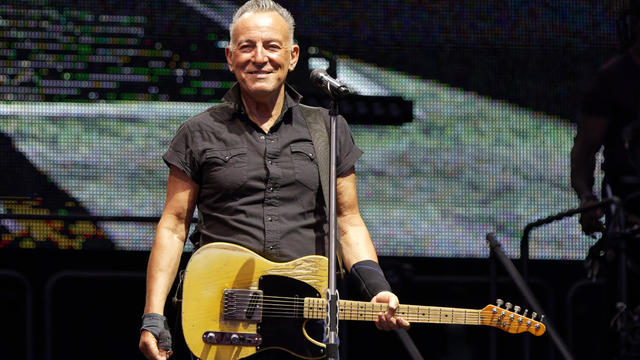 Bruce Springsteen postpones Philadelphia concerts because of illness