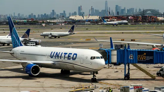 United Airlines resumes US flights after temporary grounding on technical issue