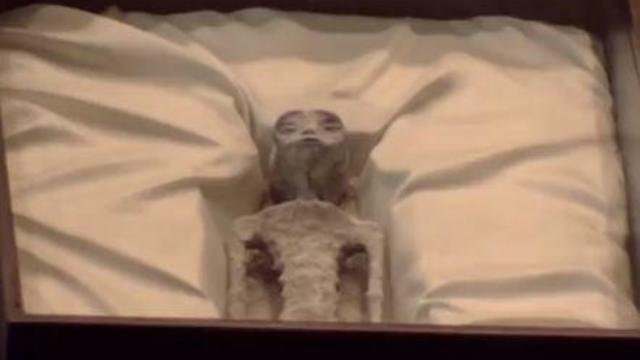 Researcher shows bodies of purported "non-human" beings to Mexican congress at UFO hearing