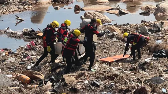 Devastated Libya struggles with thousands of corpses after deadly flood