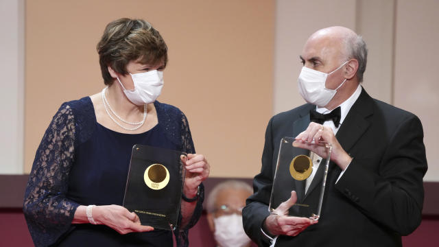 Nobel Prize in medicine goes to Drew Weissman of U.S., Hungarian Katalin Karikó for enabling COVID-19 vaccines