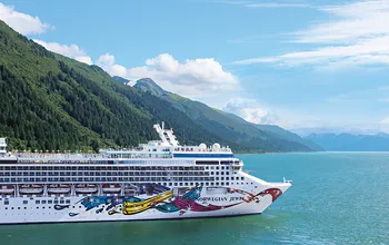 Norwegian Jewel Steams to Japan