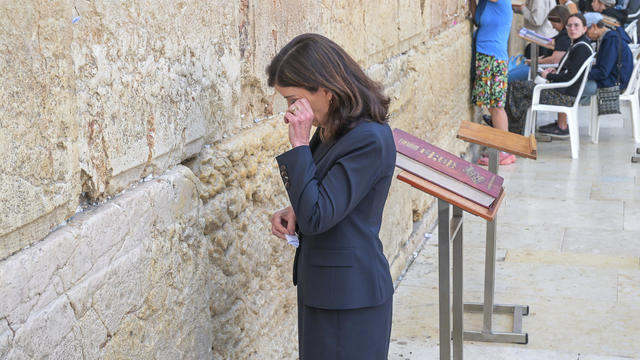 Gov. Kathy Hochul learns of father's sudden death during emotional trip to Israel