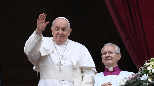 Pope Francis blasts the weapons industry, appeals for peace in Christmas message