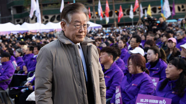 South Korean political opposition leader Lee Jae-myung stabbed in neck in Busan