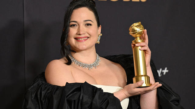 "Killers of the Flower Moon" star Lily Gladstone speaks in Blackfeet during Golden Globe speech