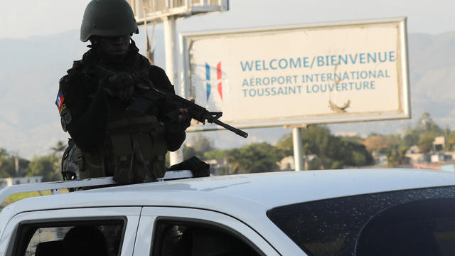 Gangs in Haiti try to seize control of main airport as thousands escape prisons: "Massacring people indiscriminately"