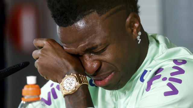 Soccer star Vinícius Júnior breaks down in tears while talking about racist insults: "I'm losing my desire to play"