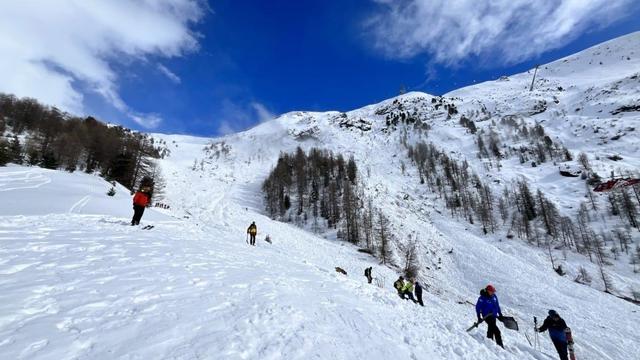 Avalanche kills American teenager and 2 other people near Swiss resort