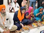 Maryam Nawaz reaches out to Sikh pilgrims at Pakistan's Kartarpur Sahib Gurdwara