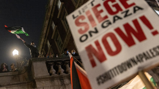 Columbia extends deadline for accord with pro-Palestinian protesters