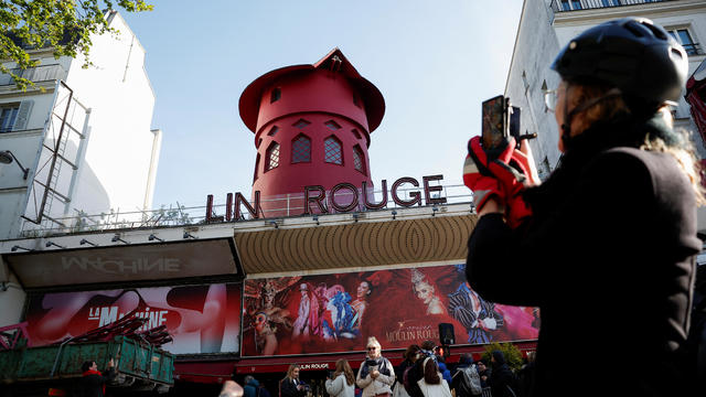 Windmill sails mysteriously fall off Paris' iconic Moulin Rouge cabaret: "It's sad"