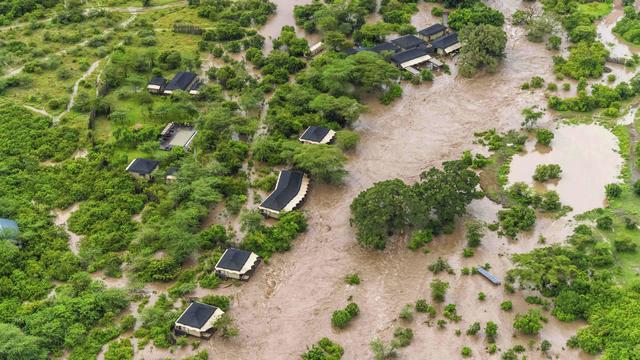 Kenya floods hit Massai Mara game reserve, trapping tourists who climbed trees to await rescue by helicopter