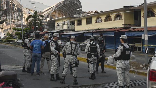 5 killed in attack at Acapulco grocery store just days after 10 other bodies found in Mexican resort city