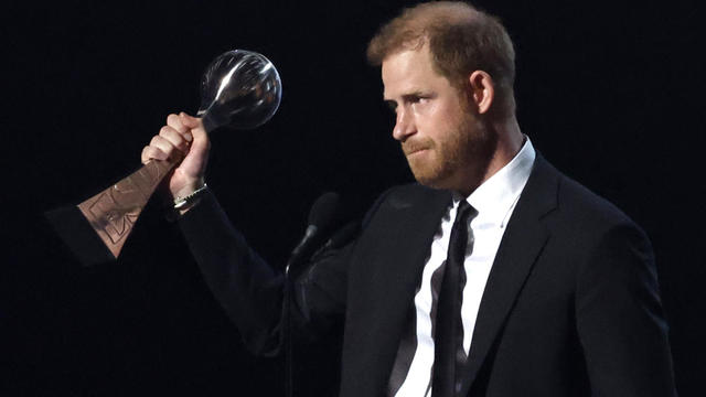 Prince Harry accepts Pat Tillman Award for Service at ESPYs despite Tillman's mother's criticism to honor him